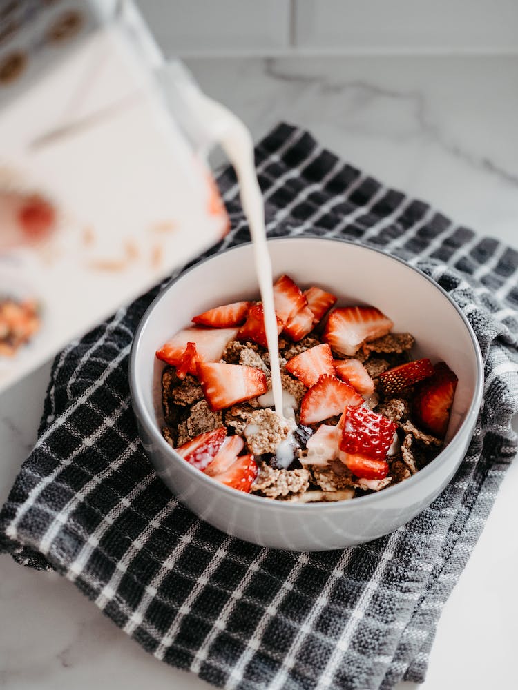 rojo mano frutas cereales