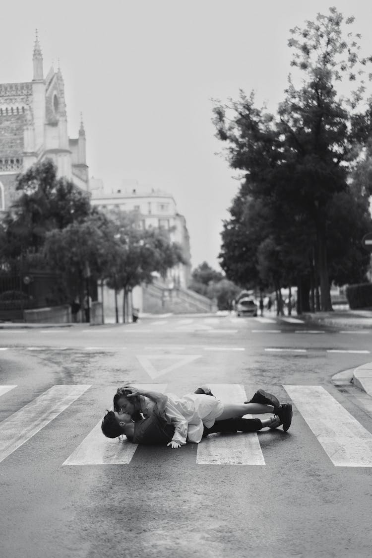 blanco y negro ciudad hombre pareja