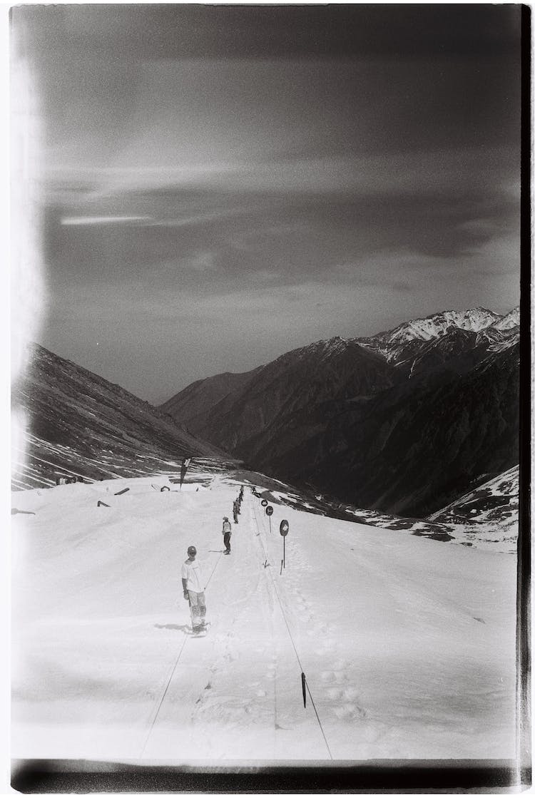 nieve blanco y negro esquiando deporte de invierno