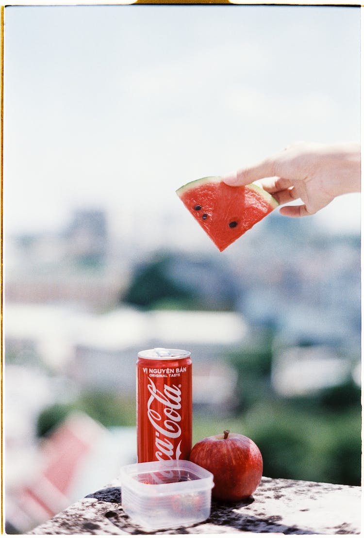 mano apple frutas sandia