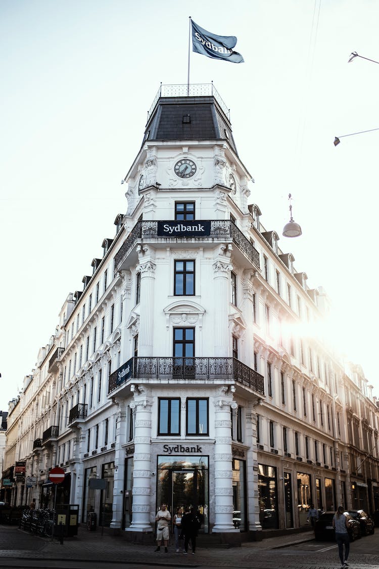 ciudad gente centrico edificio viejo