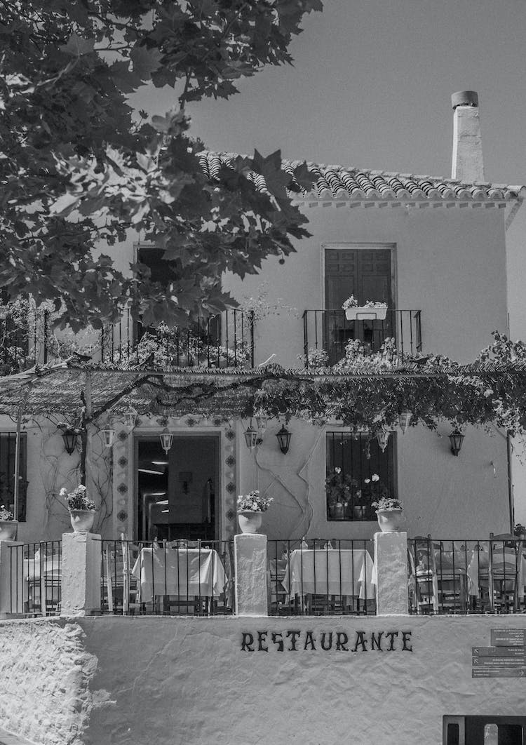 blanco y negro restaurante negocio balcones