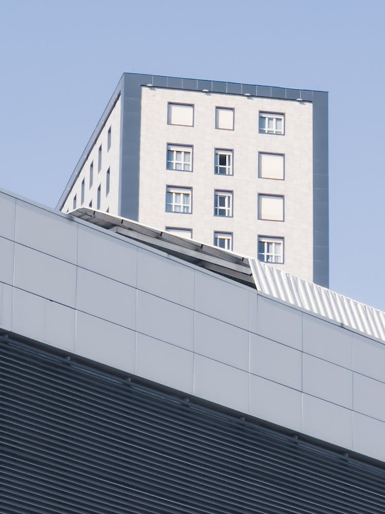 ciudad edificios cielo azul moderno