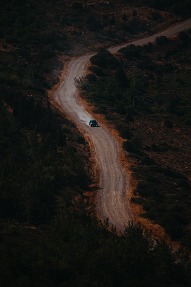 coche vehiculo camino de tierra fotografia aerea