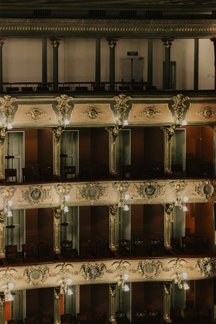 lujo adentro balcones teatro