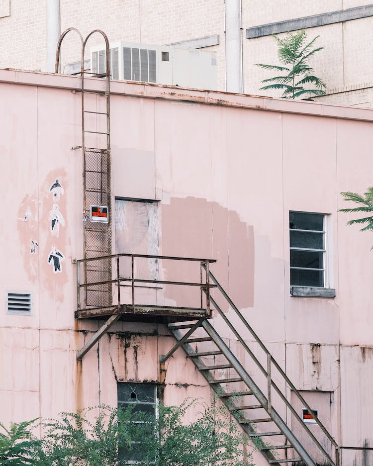 escaleras ciudad edificio metal