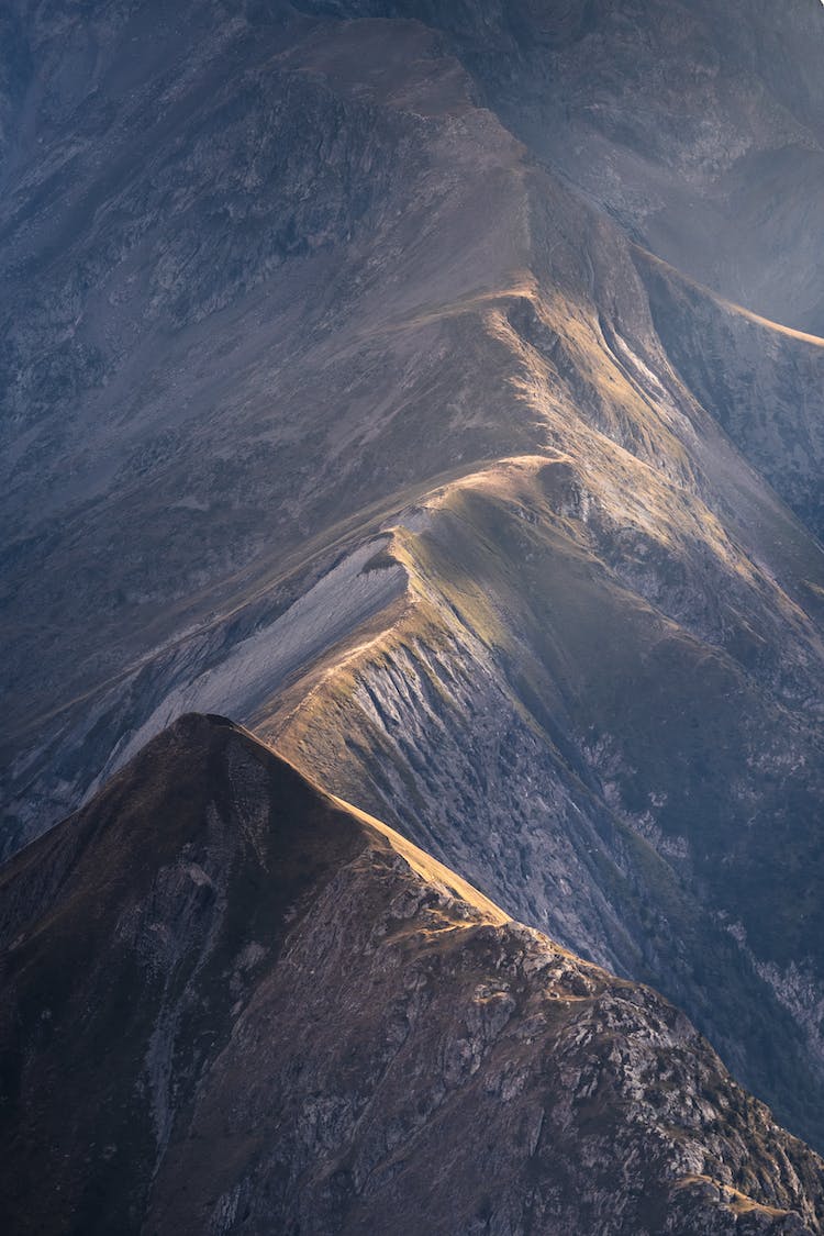 montanas rocas luz del sol escenico