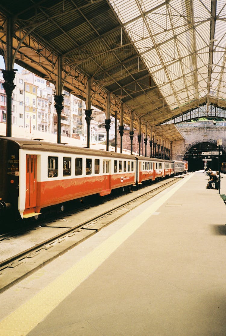 entrenar vehiculo transporte publico estacion de tren