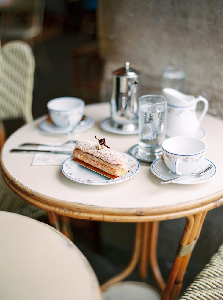 un postre en una mesa