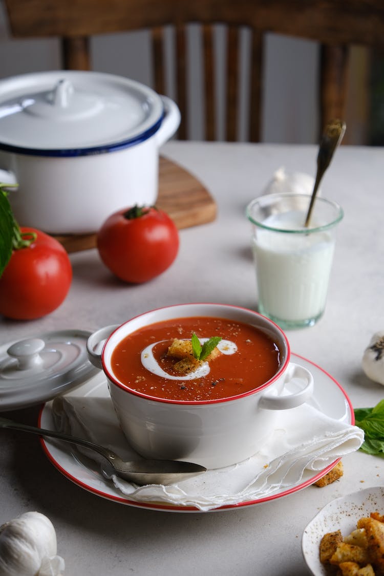 sopa de tomate con crema