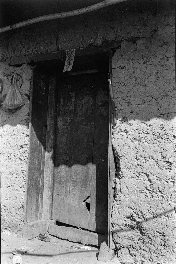 gente calle sucio edificio