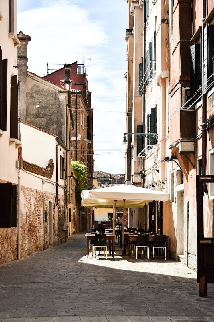 calle callejon tiendas al fresco