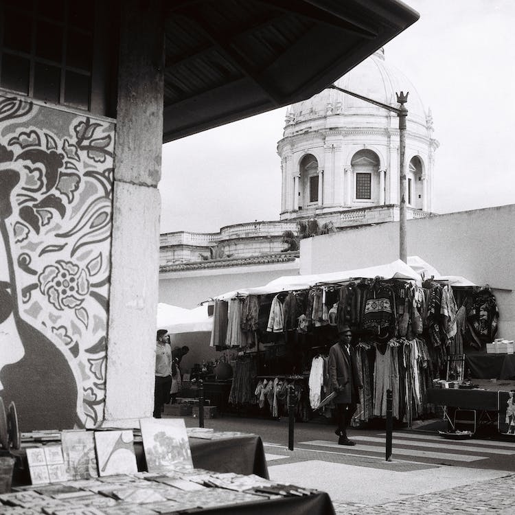 blanco y negro hombre gente calle