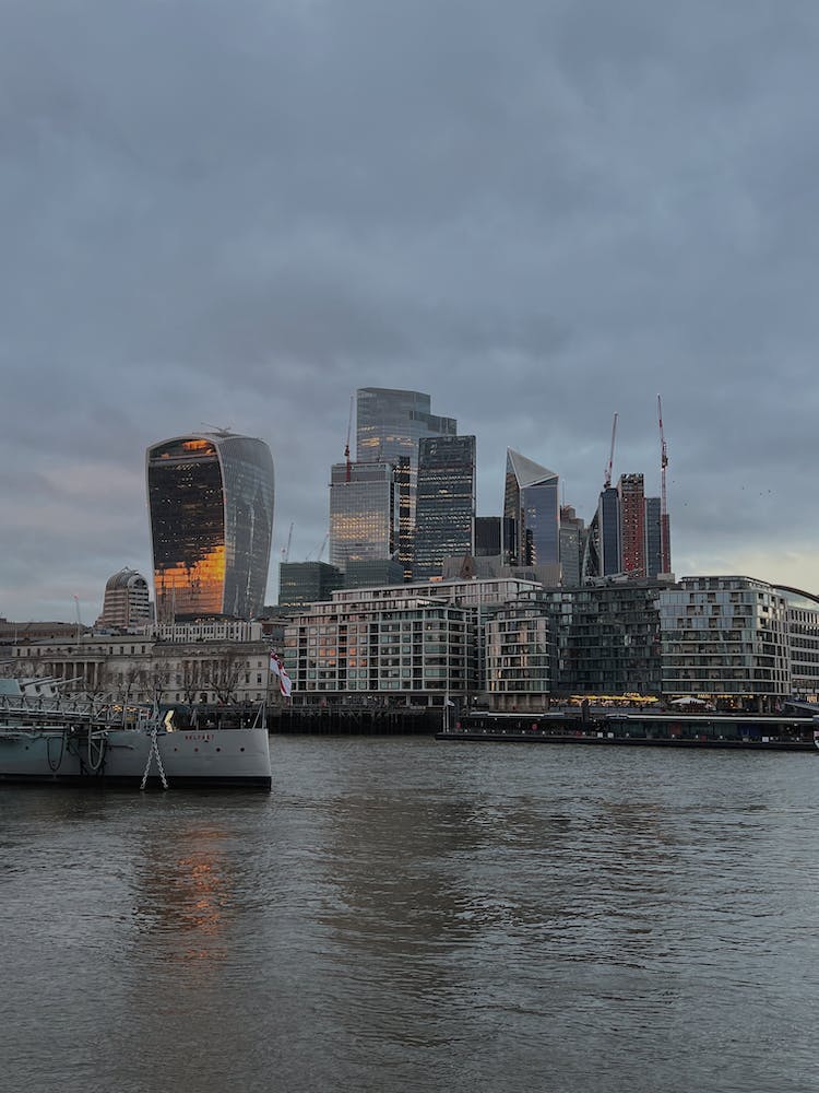 ciudad rascacielos urbano londres