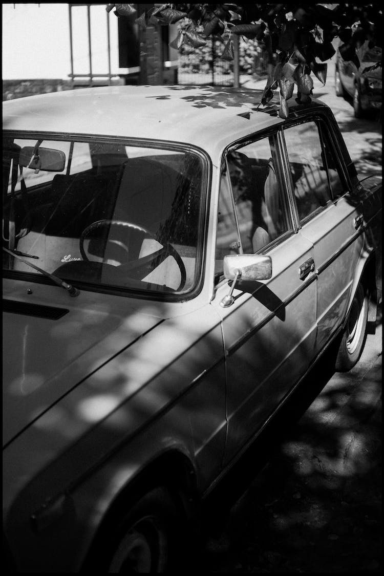 blanco y negro ciudad calle coche