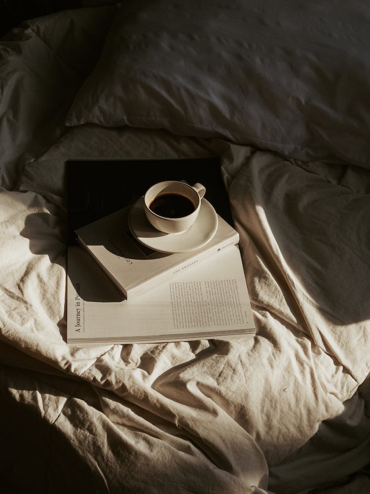 cafe cama libro ocio