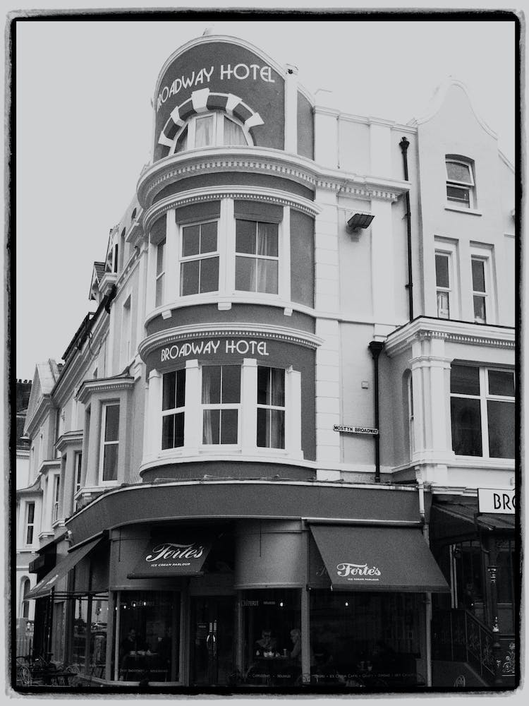 blanco y negro ciudad restaurante hotel