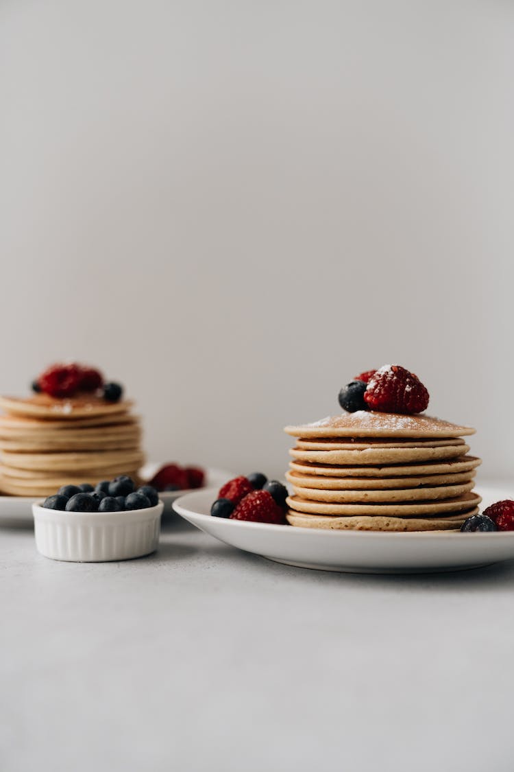 frutas arandanos azules tortitas fresas