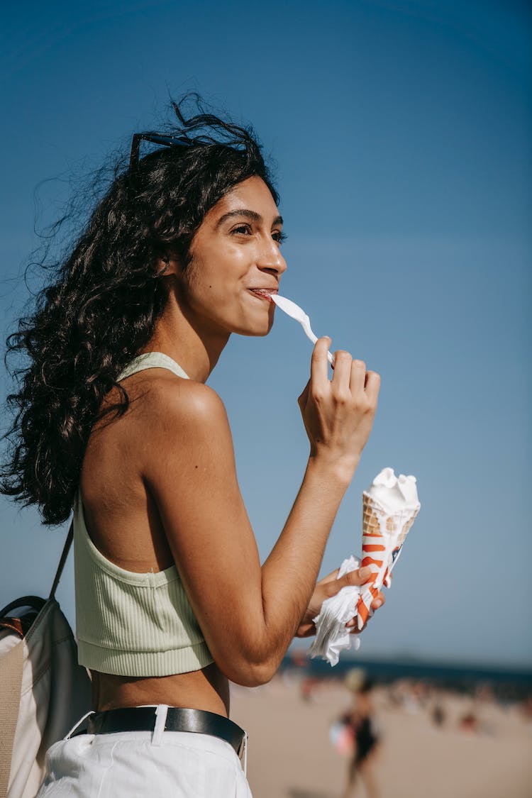 derritiendo mujer cuchara verano