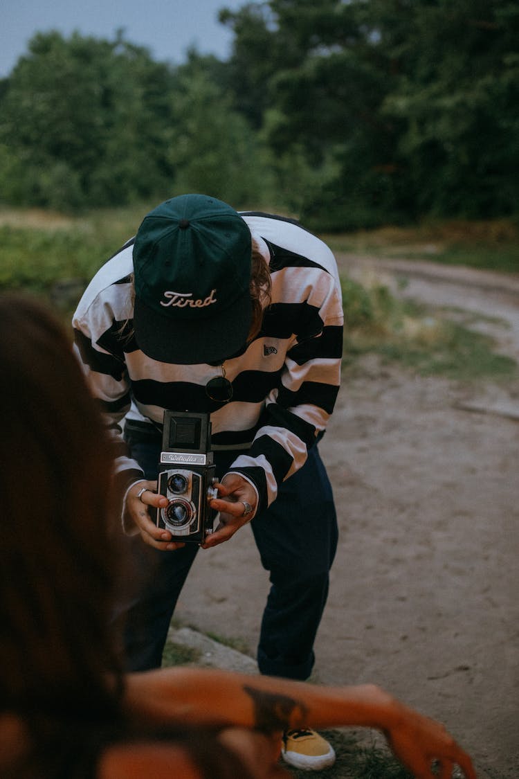 persona camara tomando una foto foto